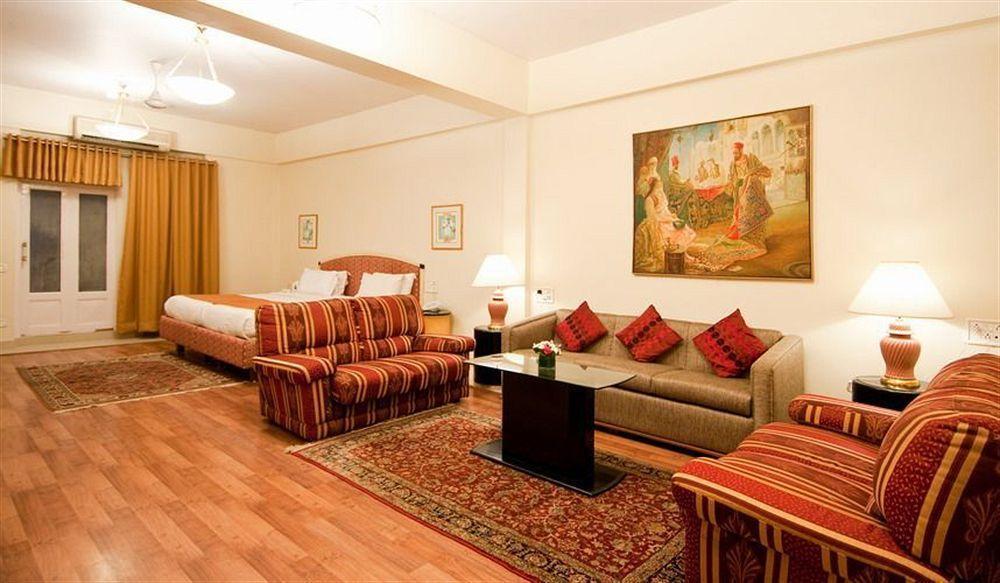 Astoria Hotel Mumbai Bagian luar foto